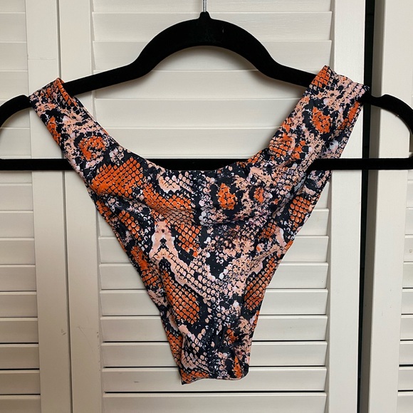 Matching Set - Python Bikini - 6/8 👙 - Picture 2 of 7